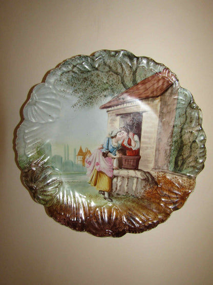 Manifattura del XIX secolo -coppia di piatti in ceramica raffiguranti scene galanti