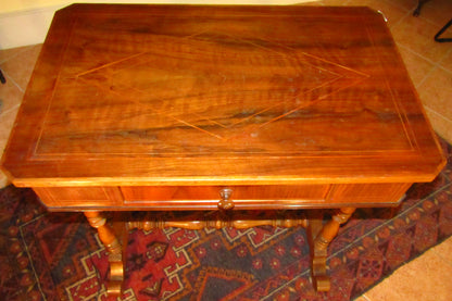 Bureau ancien de style Louis Philippe du milieu du 19ème siècle