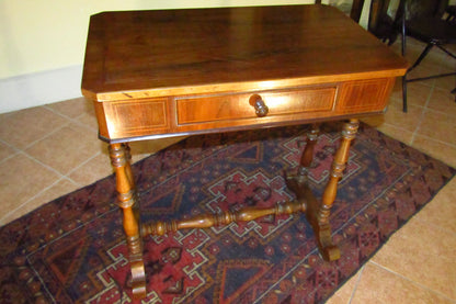 Bureau ancien de style Louis Philippe du milieu du 19ème siècle