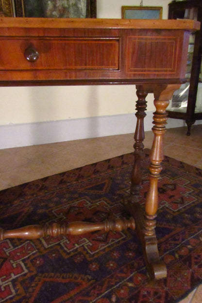 Bureau ancien de style Louis Philippe du milieu du 19ème siècle